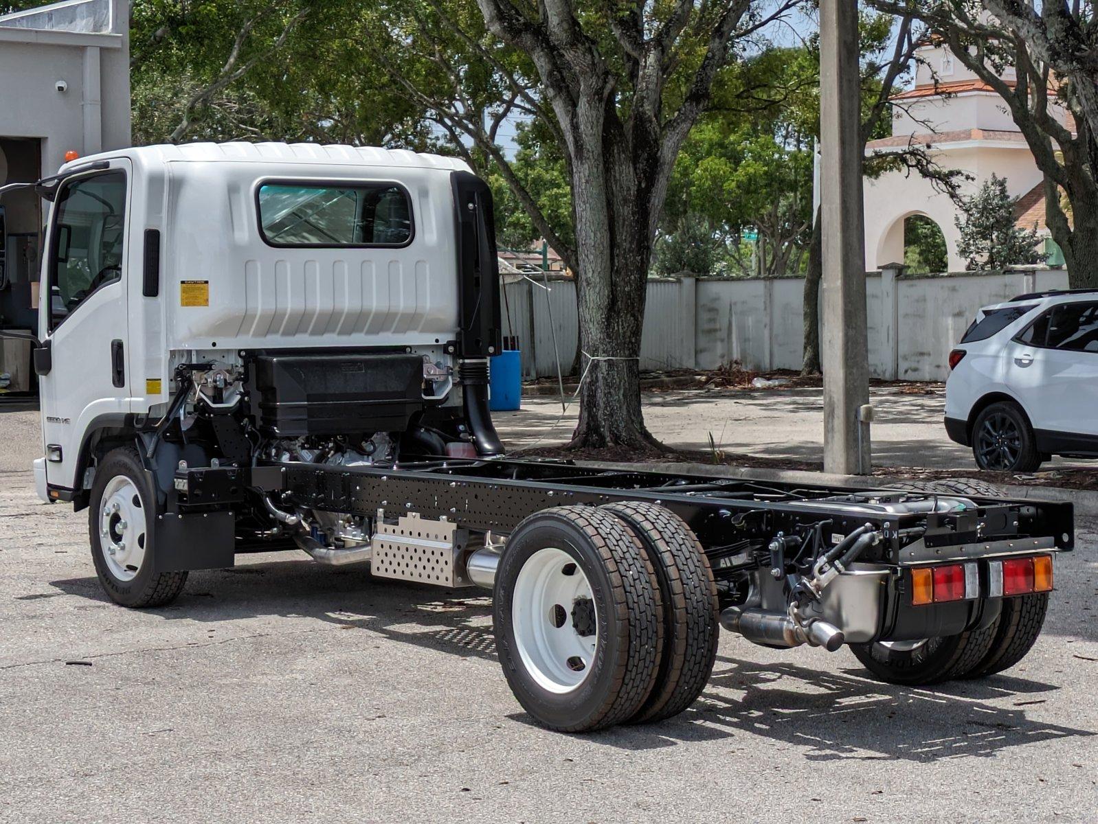 2025 Chevrolet Low Cab Forward 5500 HG Vehicle Photo in GREENACRES, FL 33463-3207