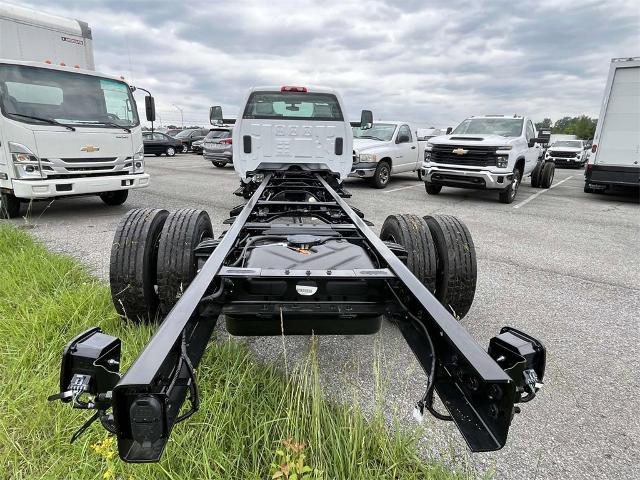 2023 Chevrolet Silverado 5500 HD Vehicle Photo in ALCOA, TN 37701-3235