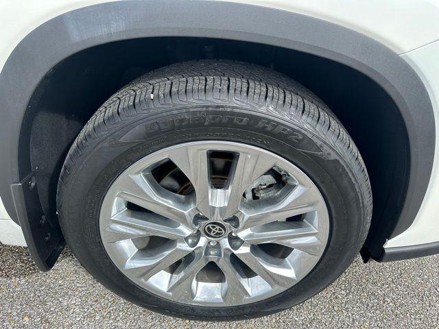 2021 Toyota Highlander Vehicle Photo in TUPELO, MS 38801-6508