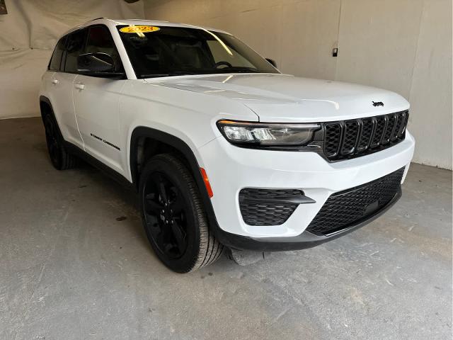 2023 Jeep Grand Cherokee Vehicle Photo in RED SPRINGS, NC 28377-1640