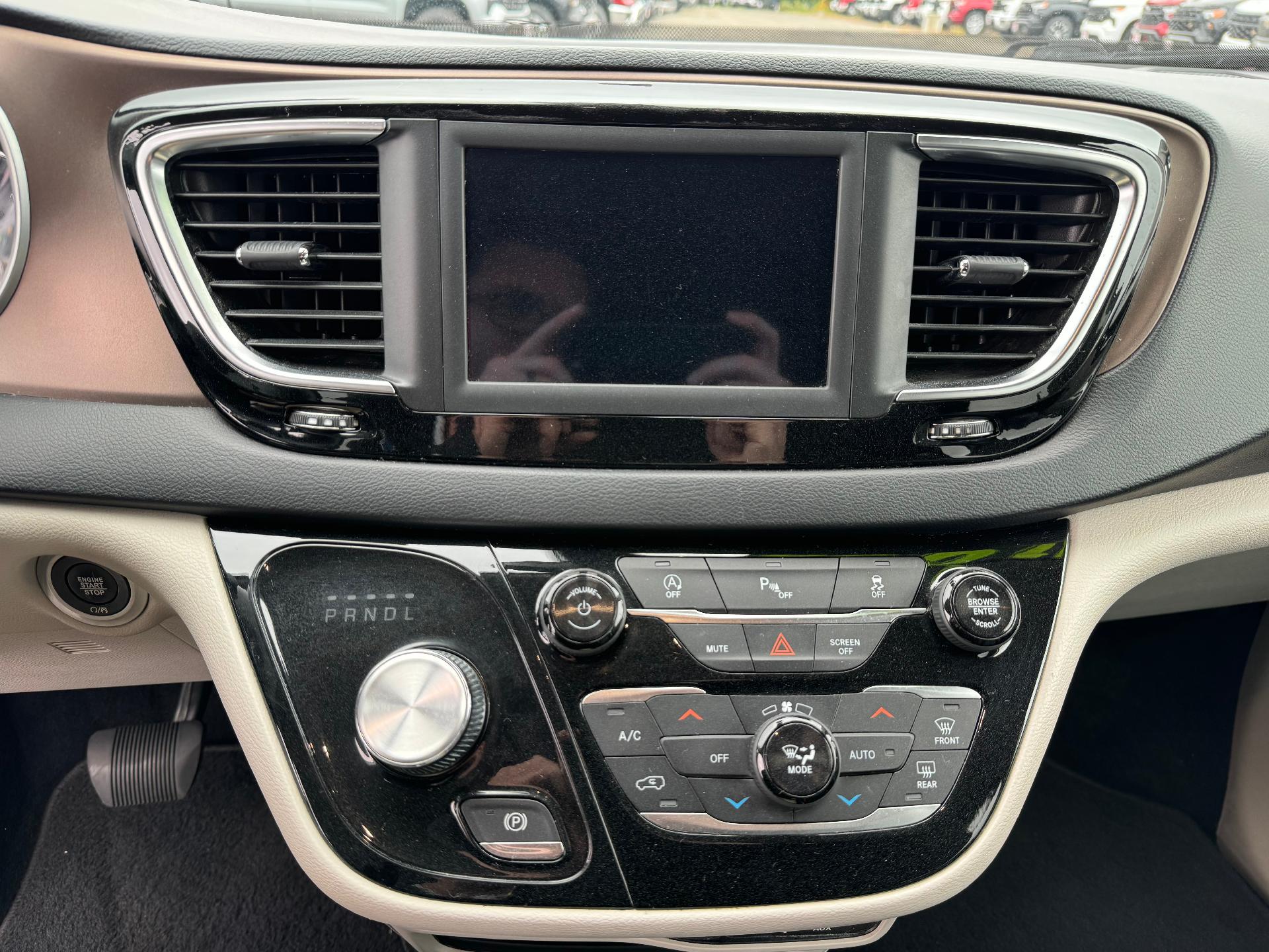 2019 Chrysler Pacifica Vehicle Photo in SOUTH PORTLAND, ME 04106-1997