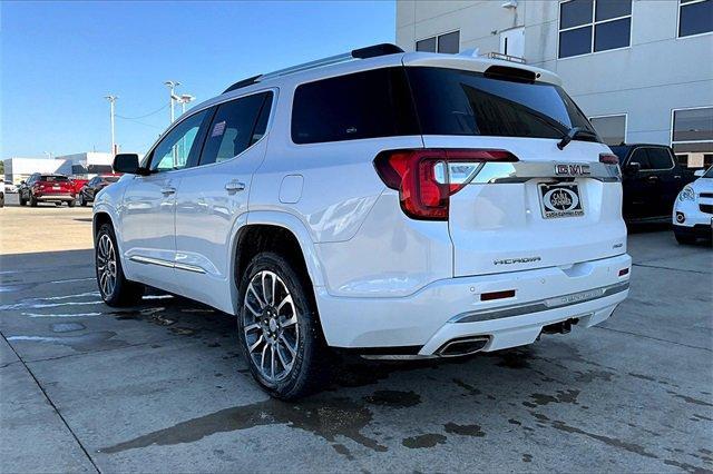 2022 GMC Acadia Vehicle Photo in TOPEKA, KS 66609-0000