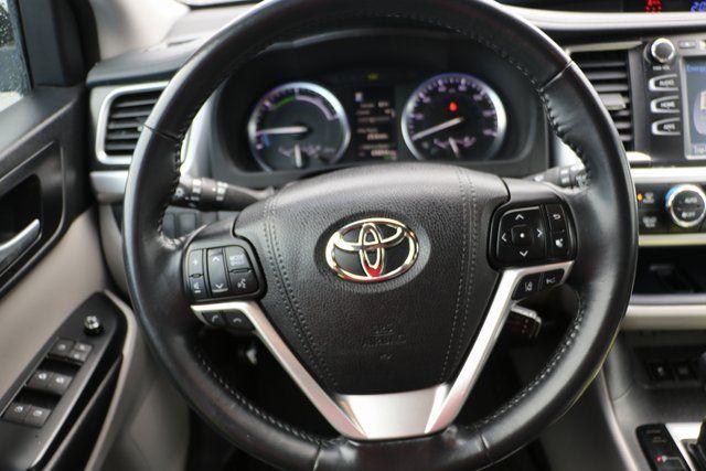 2017 Toyota Highlander Vehicle Photo in Salem, OR 97301