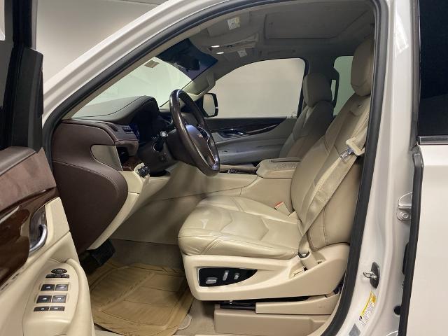 2017 Cadillac Escalade Vehicle Photo in ASHLAND, KY 41101-7620