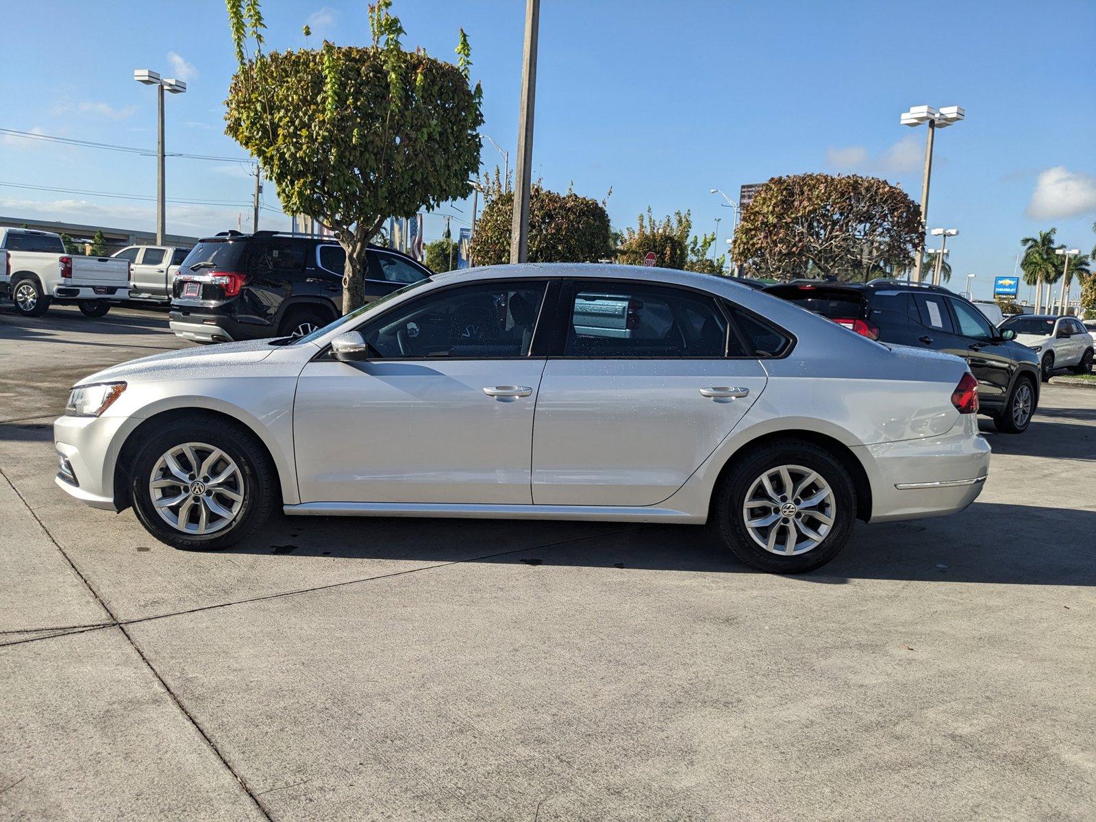 2018 Volkswagen Passat Vehicle Photo in MIAMI, FL 33172-3015