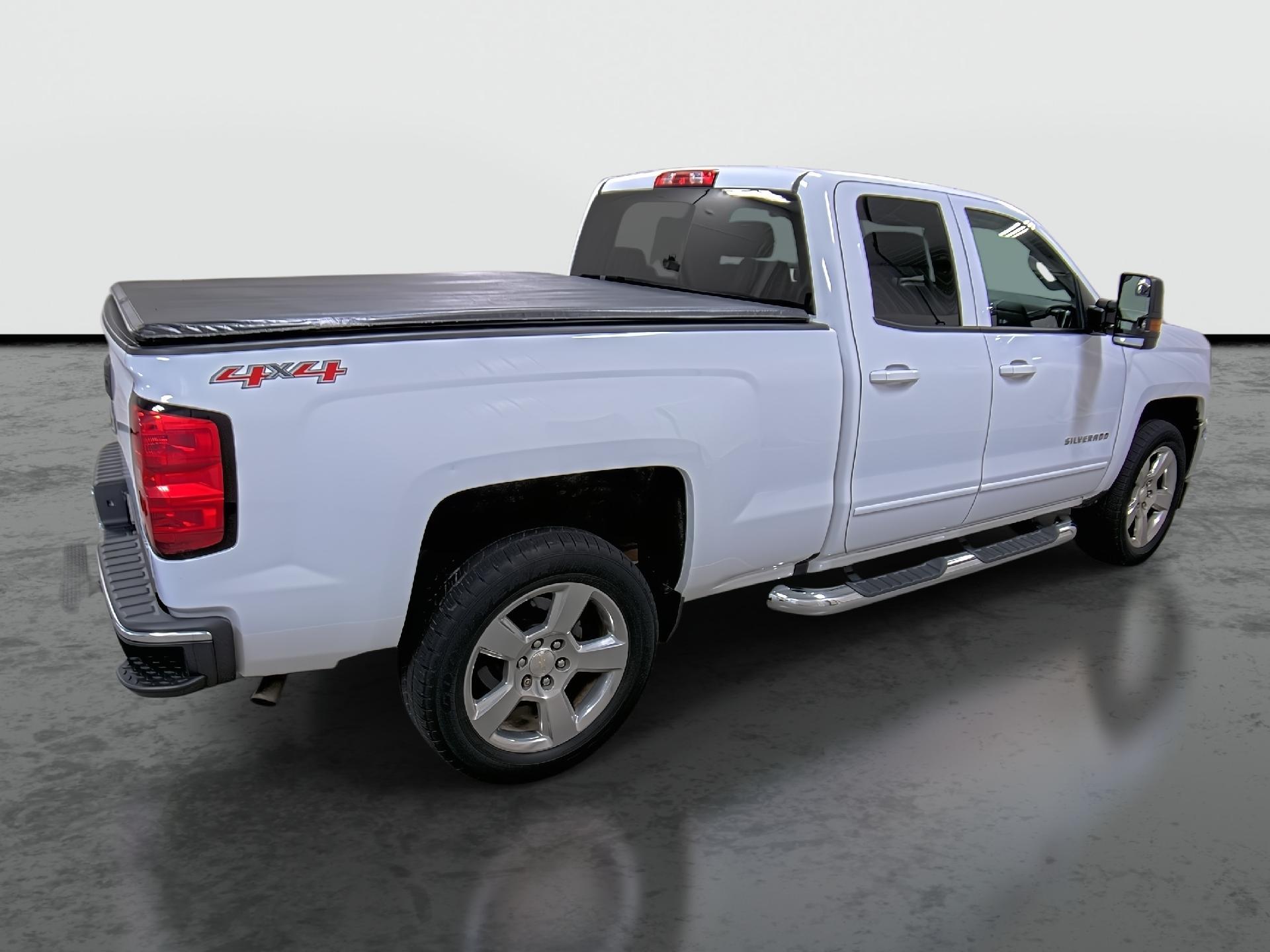 2017 Chevrolet Silverado 1500 Vehicle Photo in HANNIBAL, MO 63401-5401