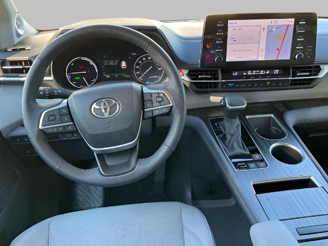 2024 Toyota Sienna Vehicle Photo in Oshkosh, WI 54904