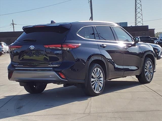 2023 Toyota Highlander Vehicle Photo in Peoria, IL 61615