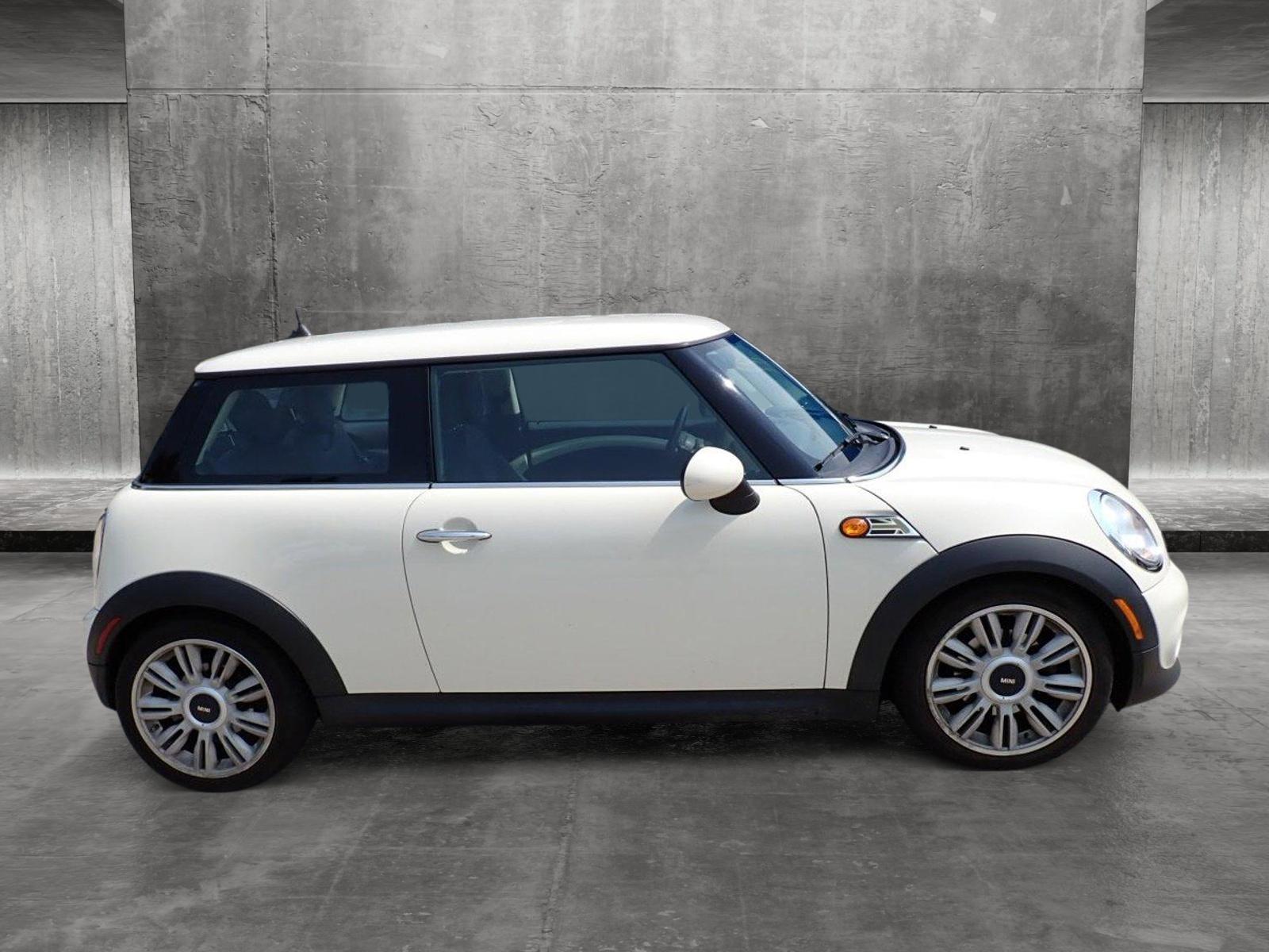 2013 MINI Cooper Hardtop Vehicle Photo in DENVER, CO 80221-3610