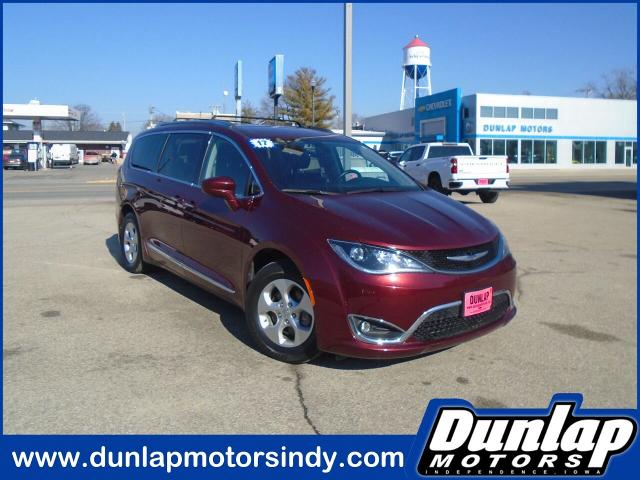 2017 Chrysler Pacifica Vehicle Photo in INDEPENDENCE, IA 50644-2904