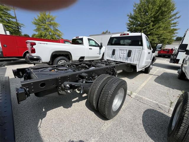 2024 Chevrolet Silverado 3500 HD Chassis Cab Vehicle Photo in ALCOA, TN 37701-3235