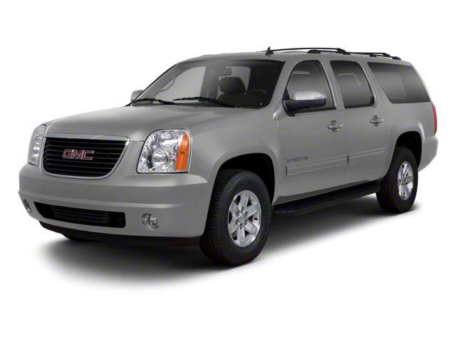 2013 GMC Yukon XL Vehicle Photo in MOON TOWNSHIP, PA 15108-2571