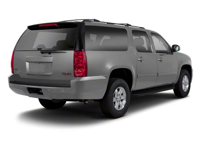 2013 GMC Yukon XL Vehicle Photo in MOON TOWNSHIP, PA 15108-2571