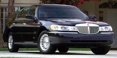 2000 Lincoln Town Car Vehicle Photo in Hartselle, AL 35640-4411