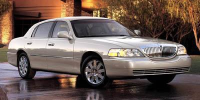 2005 Lincoln Town Car Vehicle Photo in GATESVILLE, TX 76528-2745