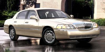 Research 2002
                  Lincoln Town Car pictures, prices and reviews