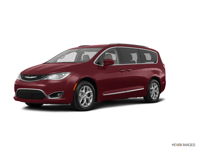 2017 Chrysler Pacifica Vehicle Photo in Lees Summit, MO 64086