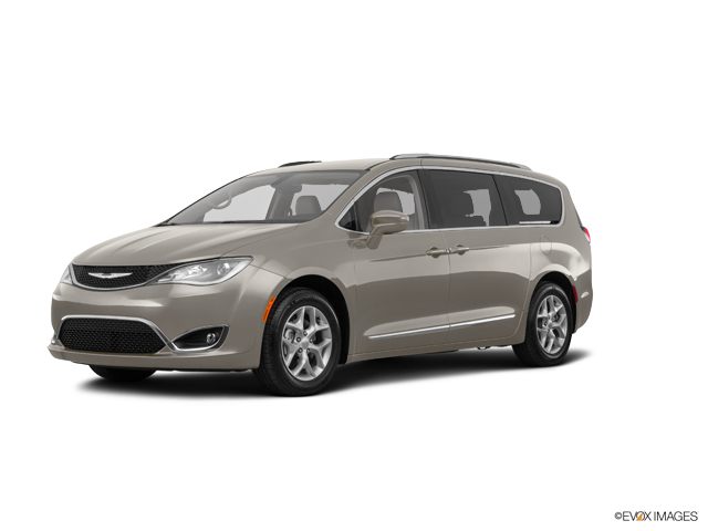 2017 Chrysler Pacifica Vehicle Photo in Lees Summit, MO 64086